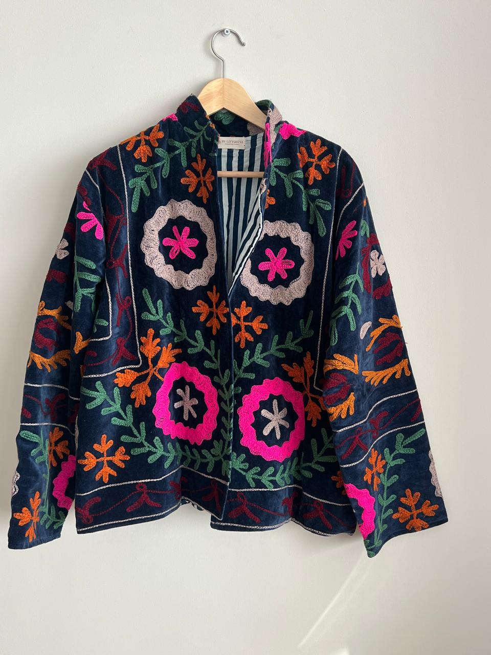 Broderad sammetsjacka