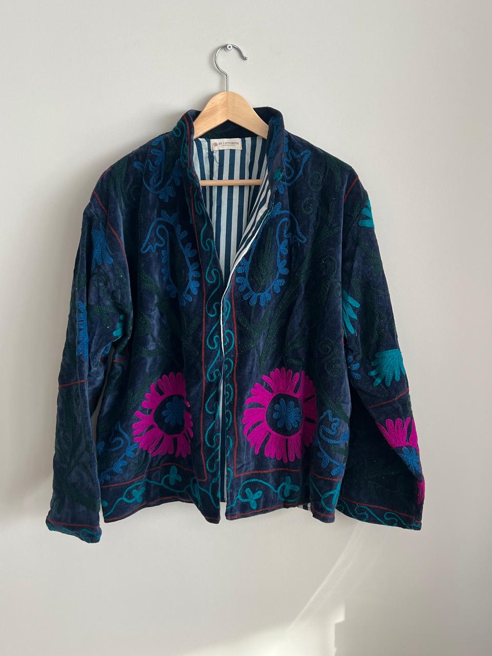 Broderad sammetsjacka