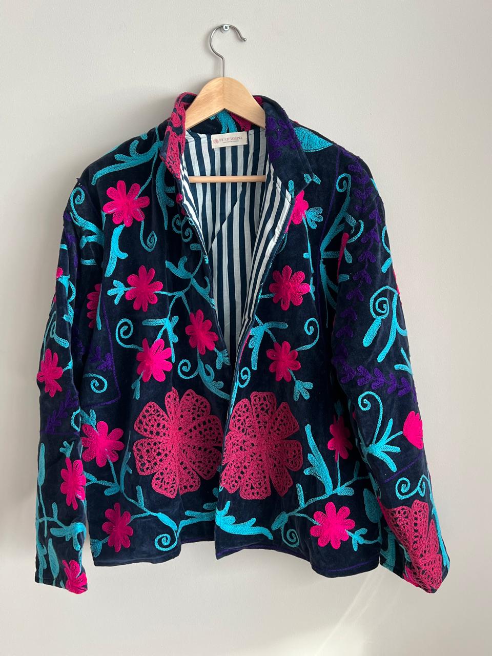 Broderad sammetsjacka