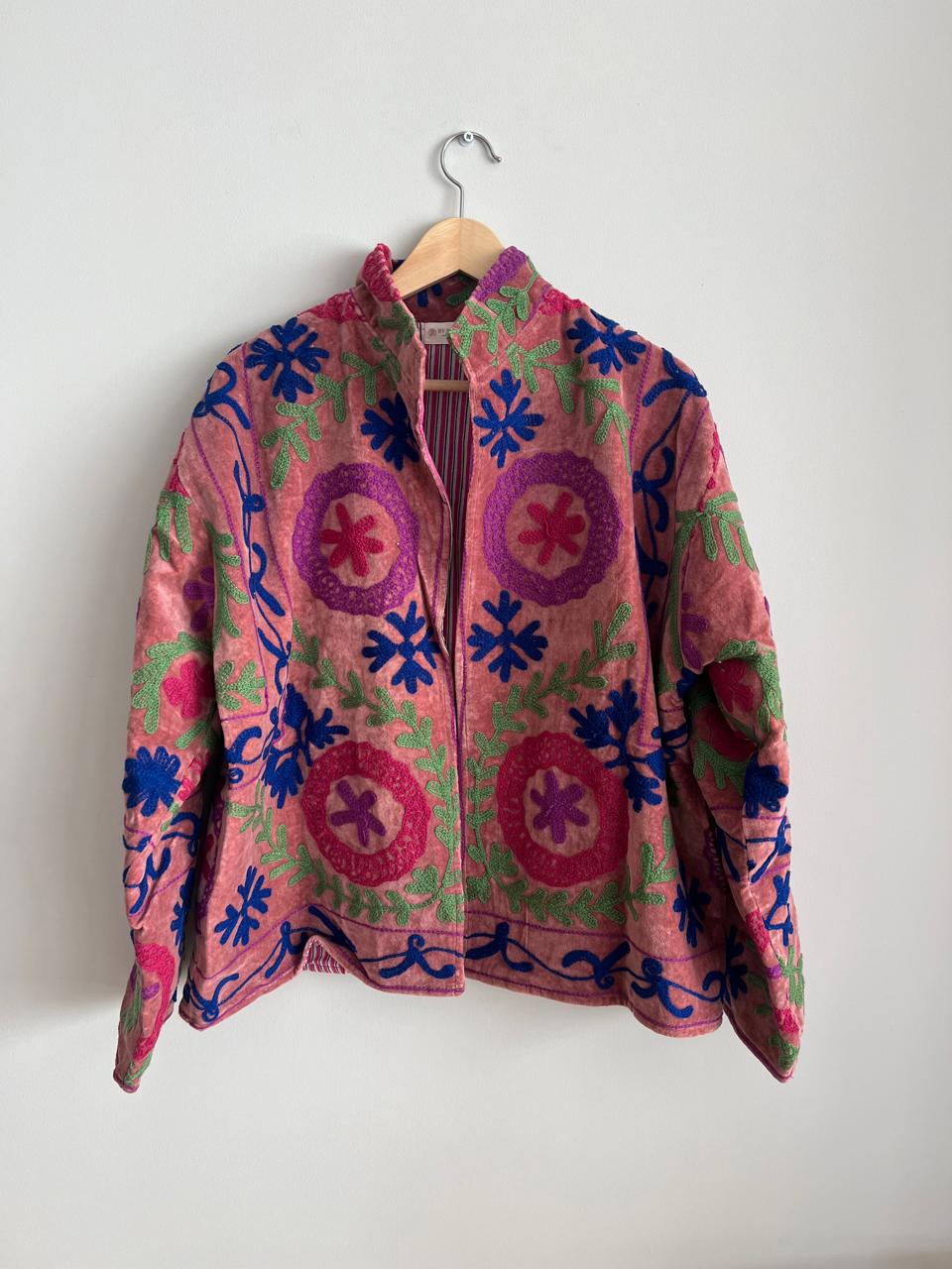 Broderad sammetsjacka