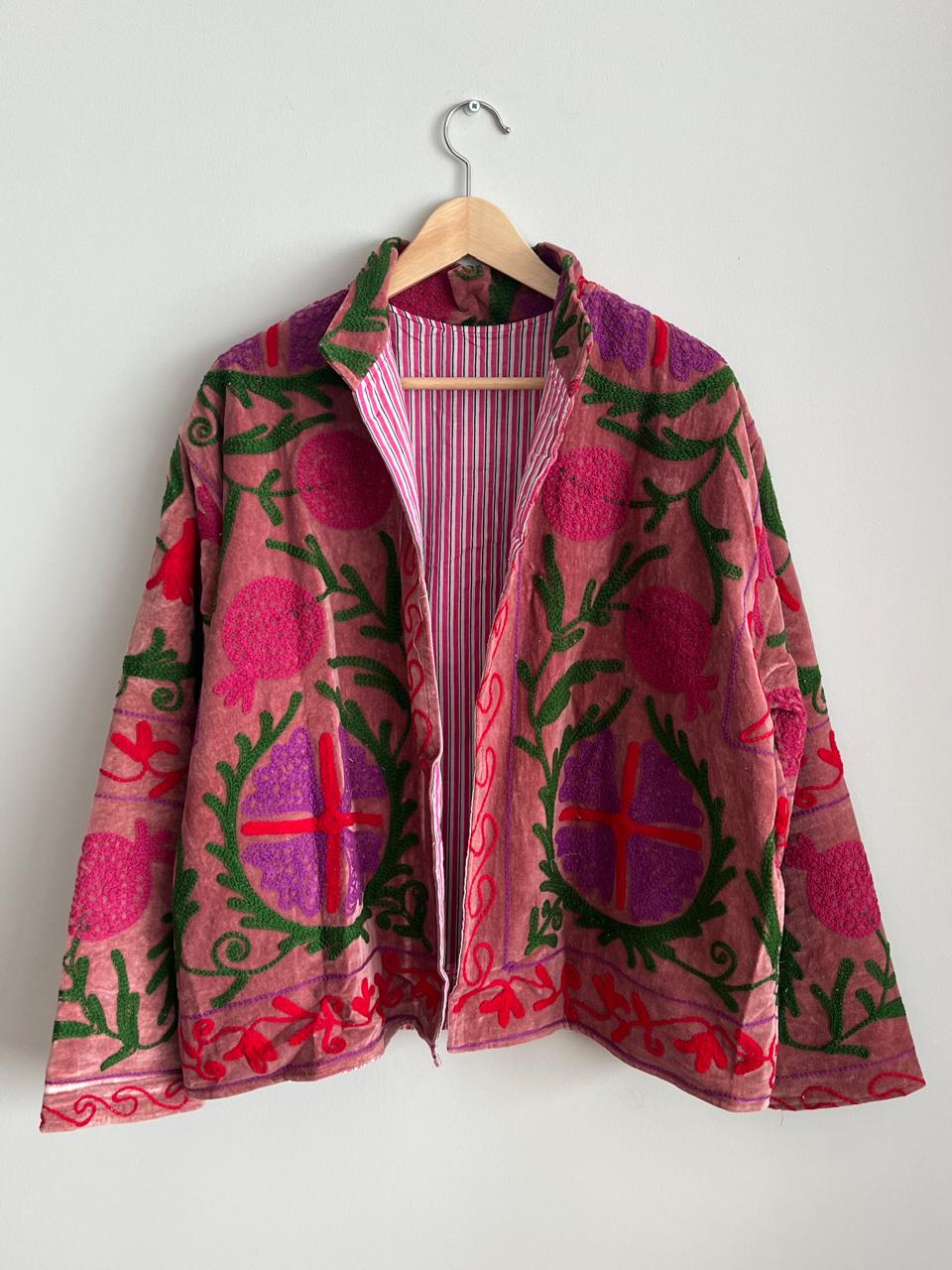 Broderad sammetsjacka