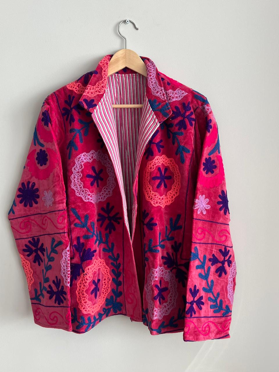 Broderad sammetsjacka