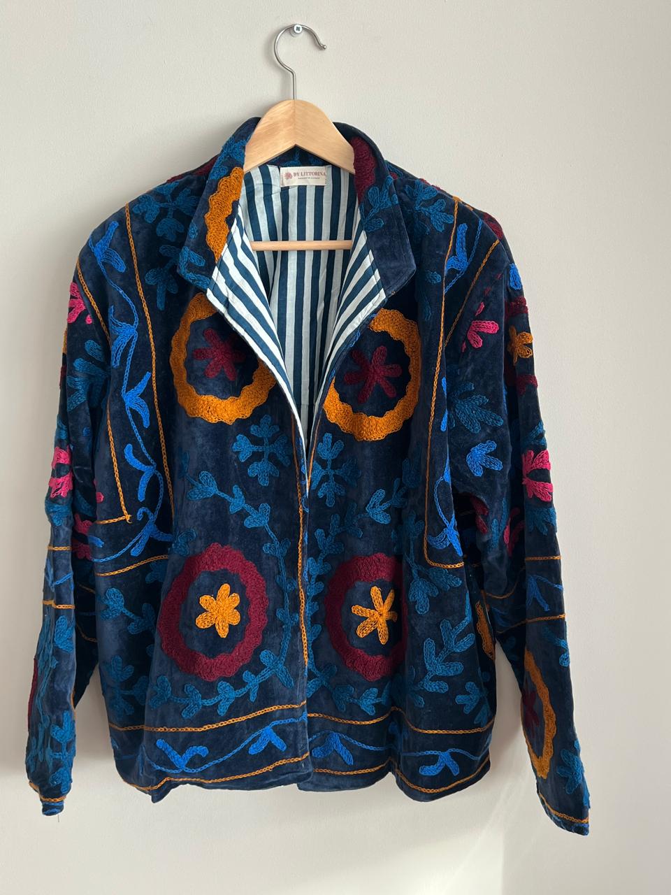 Broderad sammetsjacka