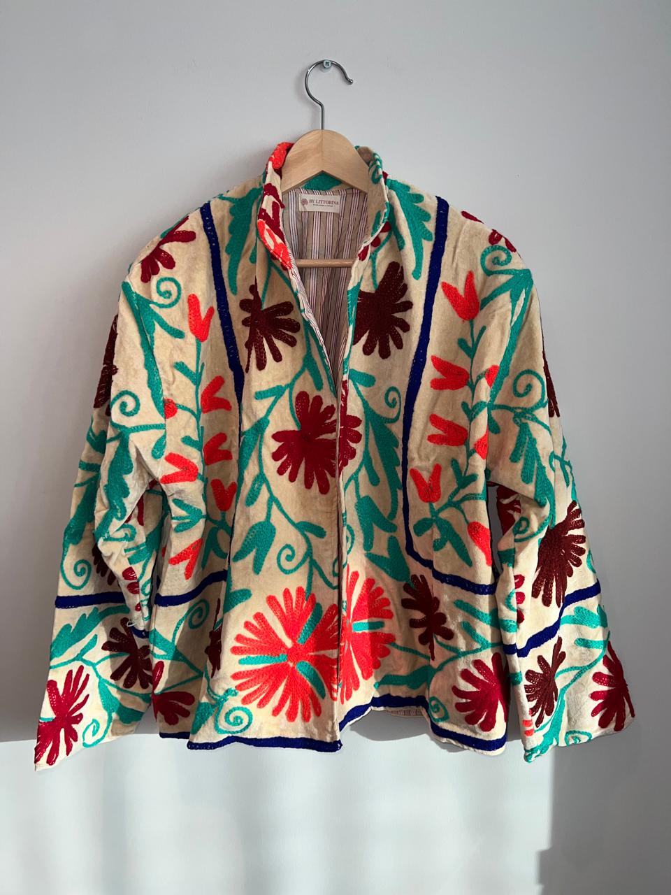 Broderad sammetsjacka