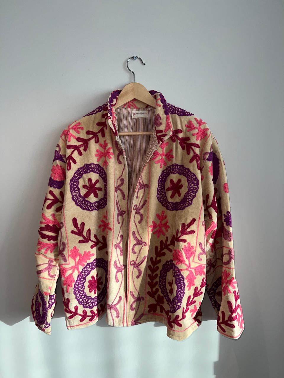 Broderad sammetsjacka