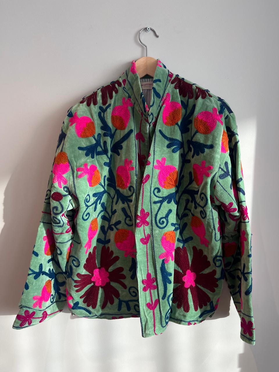 Broderad sammetsjacka