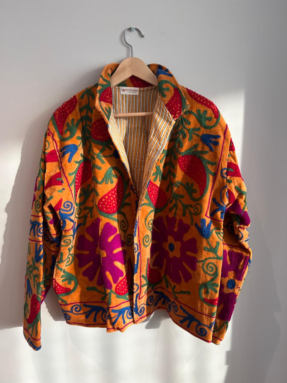 Broderad sammetsjacka