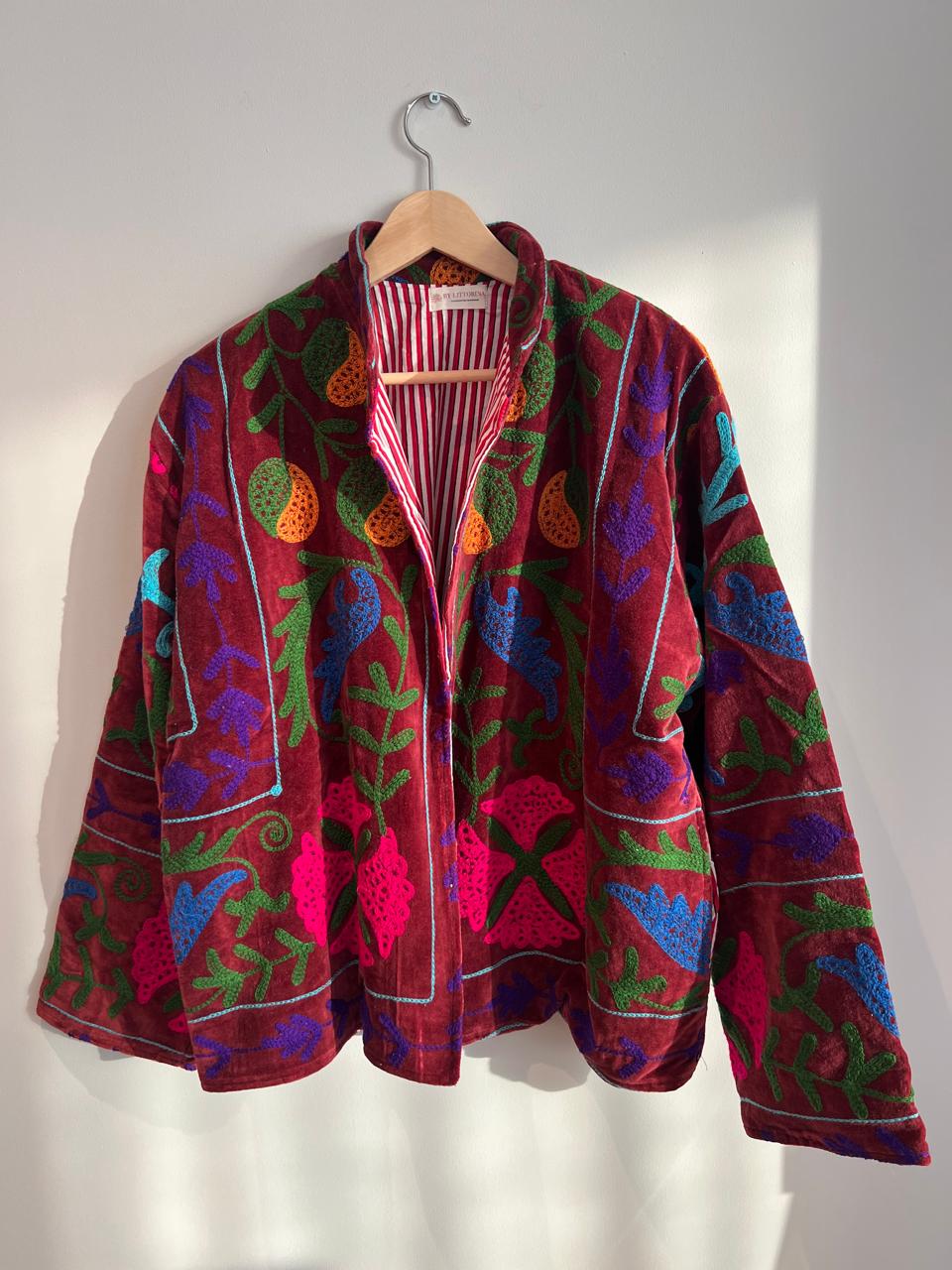 Broderad sammetsjacka