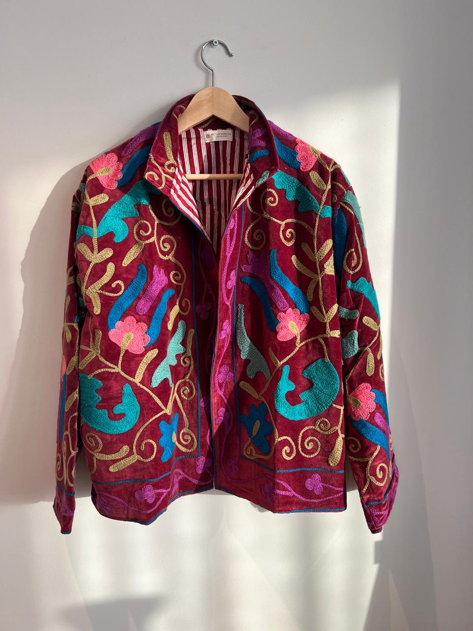 Broderad sammetsjacka