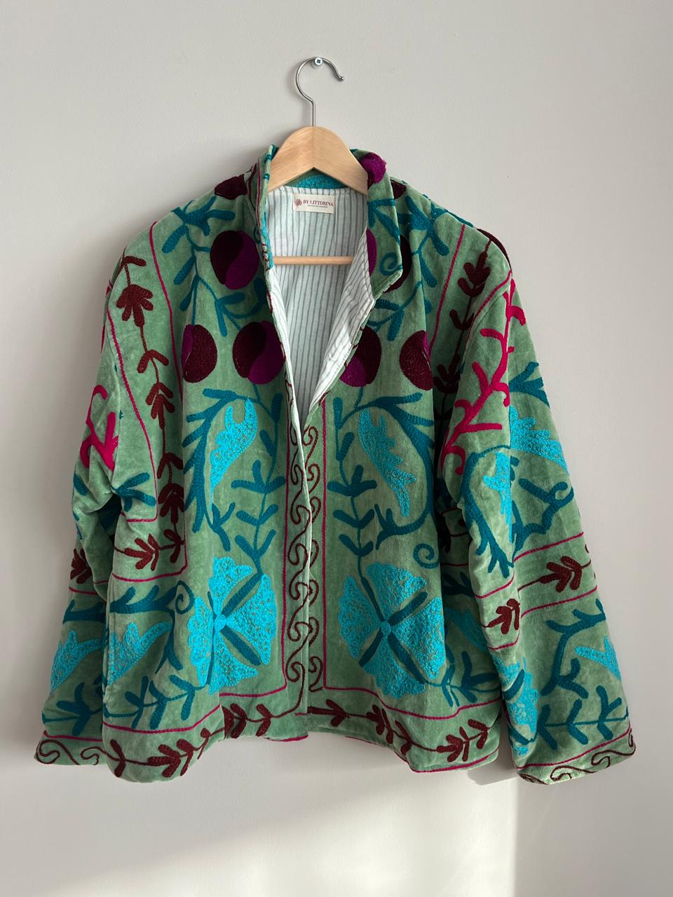 Broderad sammetsjacka