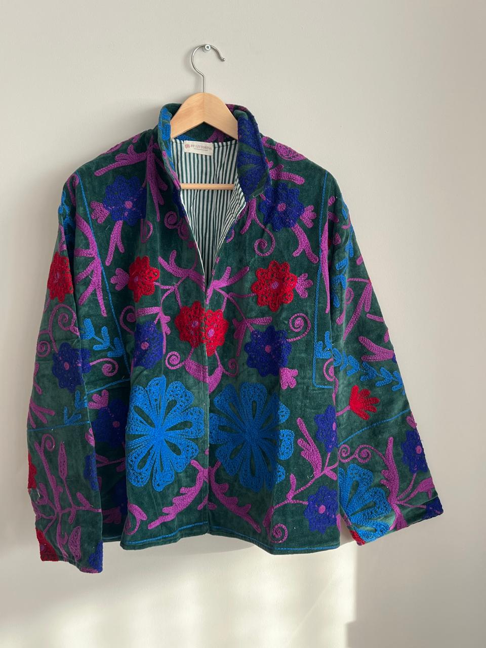 Broderad sammetsjacka