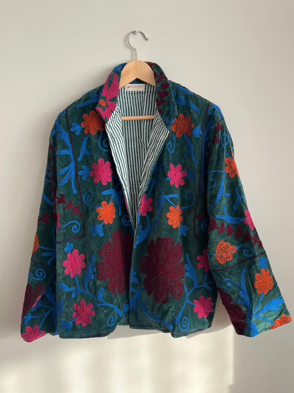 Broderad sammetsjacka