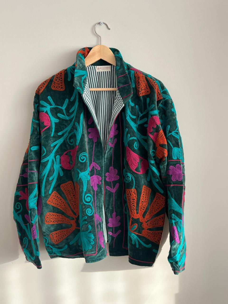 Broderad sammetsjacka