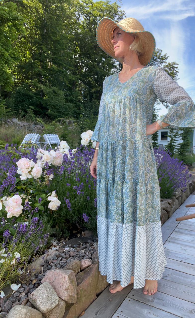 Long wide dress